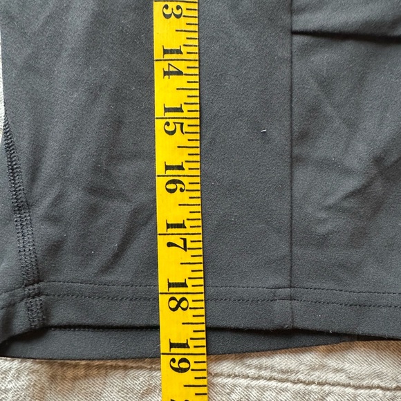 REI Women's Black High-Waisted Bike Shorts with pockets - Picture 5 of 5